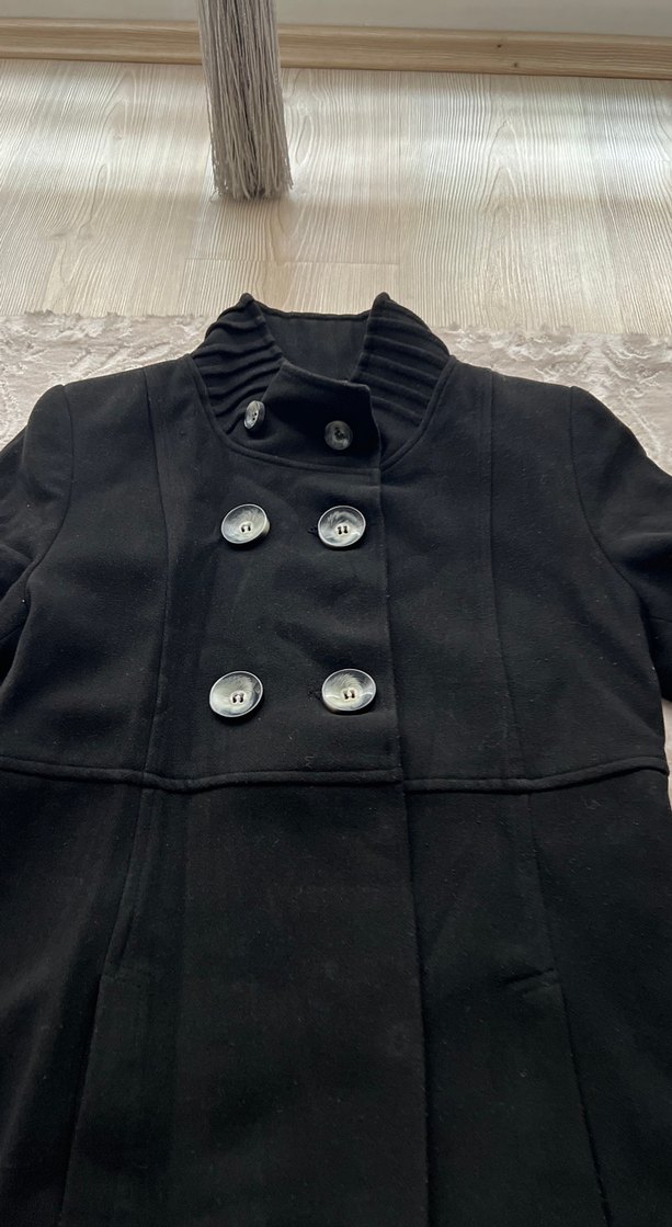 Düğmeli Siyah Kaban - Görsel 3