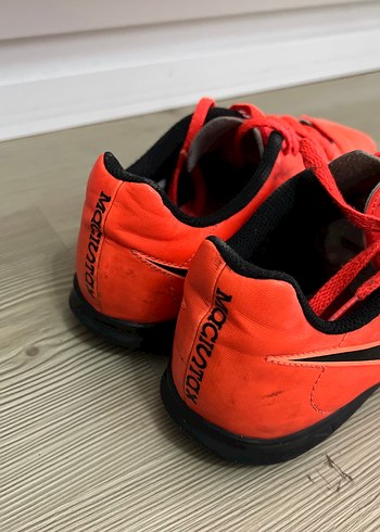 Kırmızı Bağcıklı Erkek Futbol Ayakkabısı - Görsel 3