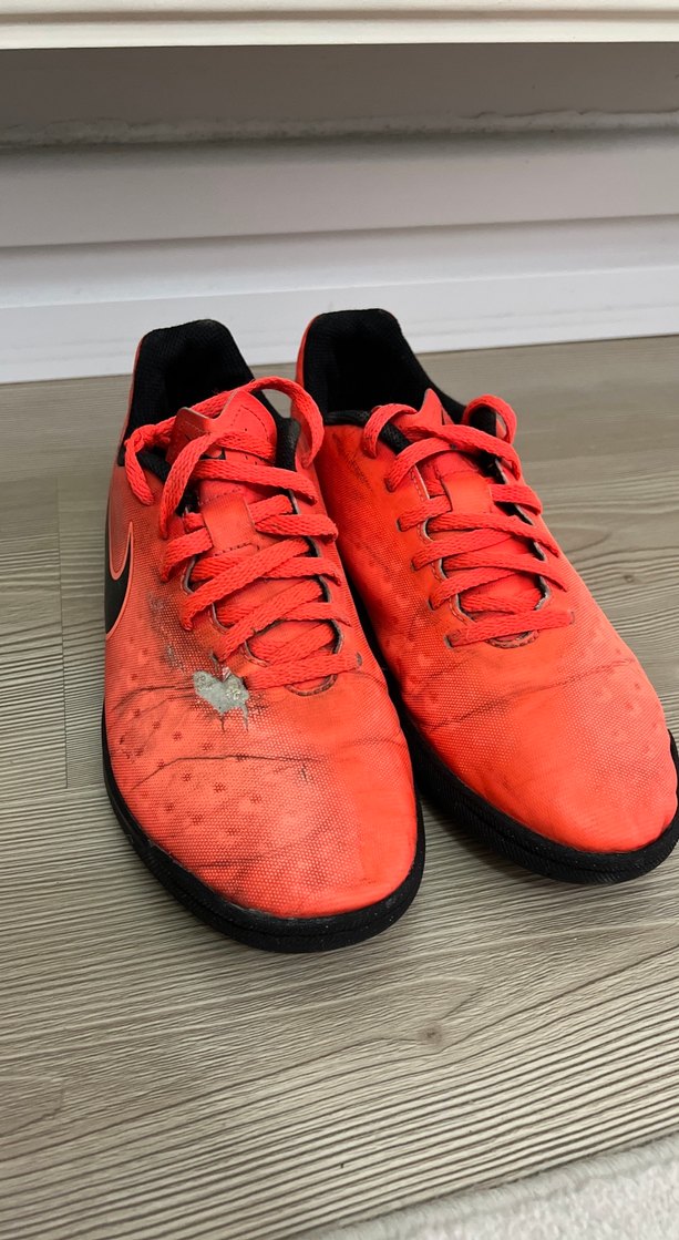 Kırmızı Bağcıklı Erkek Futbol Ayakkabısı - Görsel 2