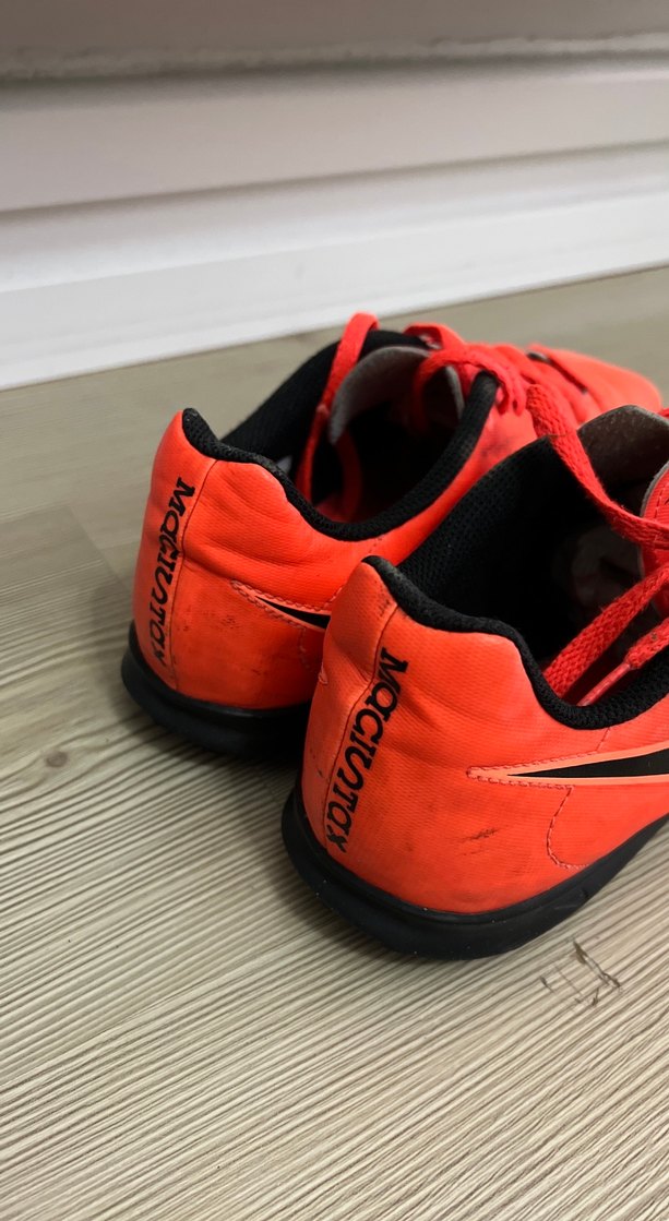 Kırmızı Bağcıklı Erkek Futbol Ayakkabısı - Görsel 3