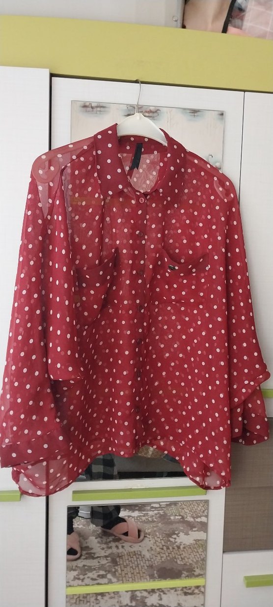 Kırmızı Puantiyeli Düğmeli Kadın Gömlek - Görsel 2