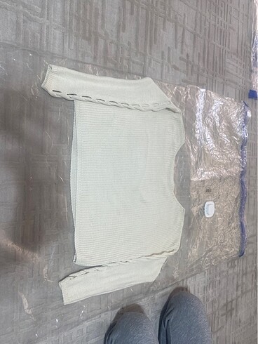 xs Beden beyaz Renk Kolları detaylı koton marka kazak kırık beyaz renginde