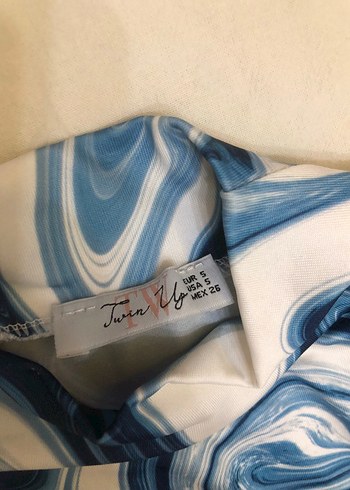 Mavi Batik Desenli Uzun Kollu Boğazlı Bluz - Görsel 4