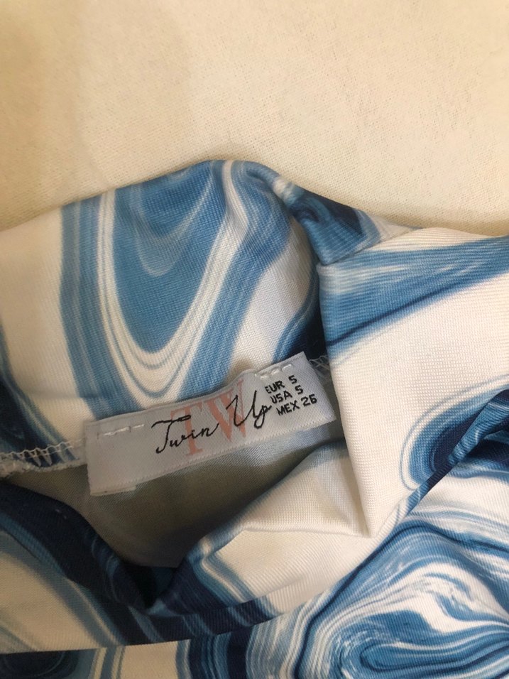 Mavi Batik Desenli Uzun Kollu Boğazlı Bluz - Görsel 4