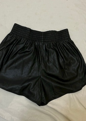 Bershka Kadın Siyah Deri Mini Şort - Görsel 2