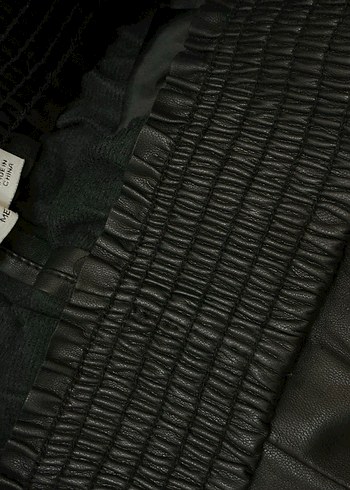 Bershka Kadın Siyah Deri Mini Şort - Görsel 3