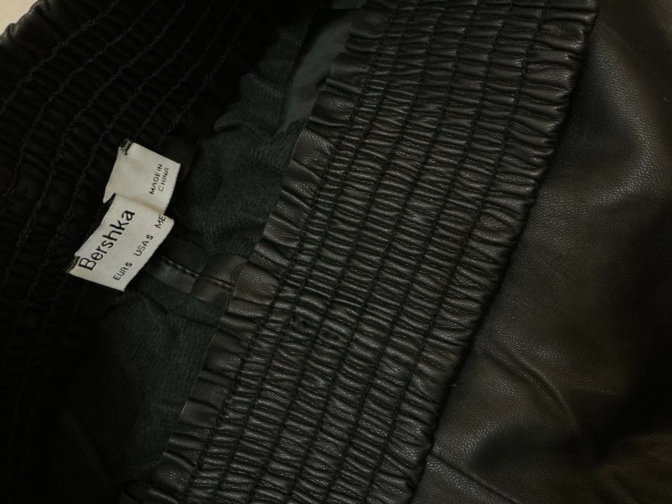 Bershka Kadın Siyah Deri Mini Şort - Görsel 3