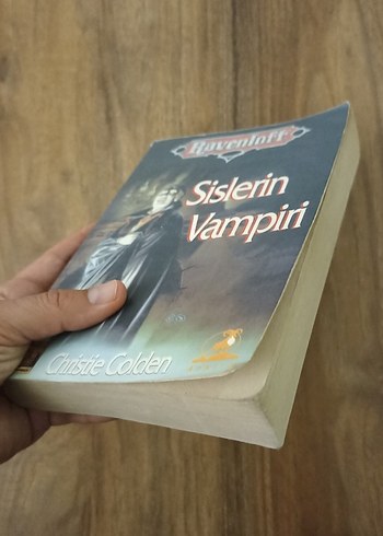  Beden Renk Sislerin Vampiri - Christie Colden