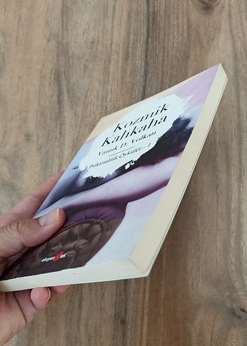 Beden Renk Kozmik Kahkaha - Vamık D. Volkan