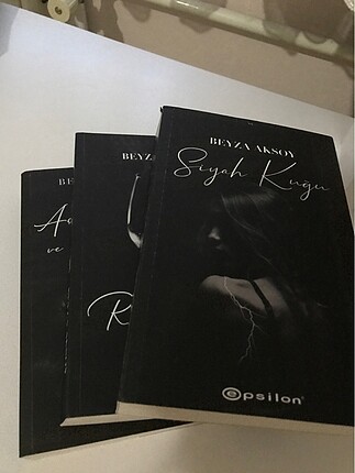 beyza aksoy set siyah kuğu serisi, açık yaralar ve dikiş izleri