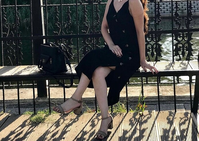 Siyah keten elbise
