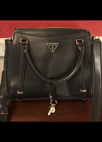 Siyah Deri Buckled Guess Kadın Çantası
