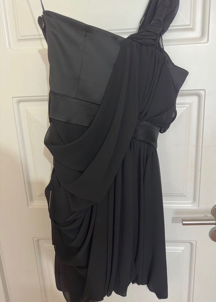 Siyah gece elbisesi etiketli - Görsel 4