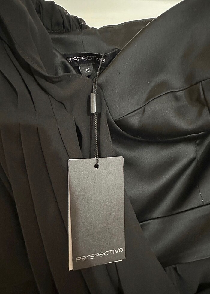 Siyah gece elbisesi etiketli - Görsel 3