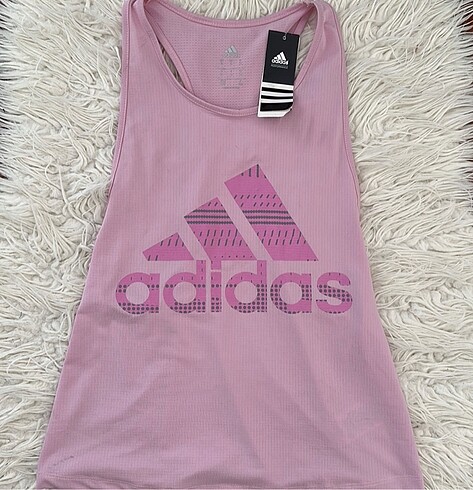 Adidas spor atlet etiketli