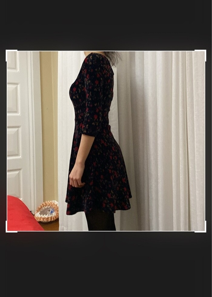 mini çiçekli kadife kısa elbise - Görsel 2