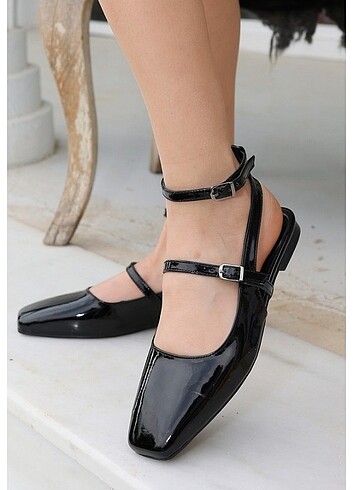 Siyah Rugan Kadın Babet Ayakkabı 