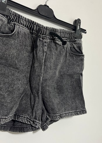 Gri Kemerli Kadın Kot Şort - Görsel 2