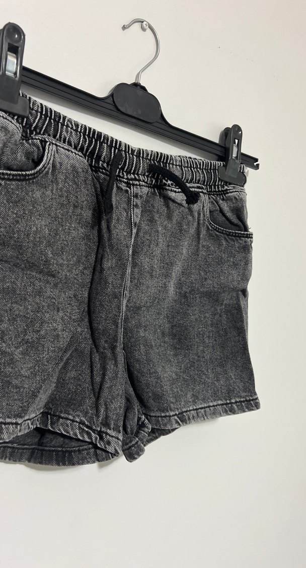 Gri Kemerli Kadın Kot Şort - Görsel 2