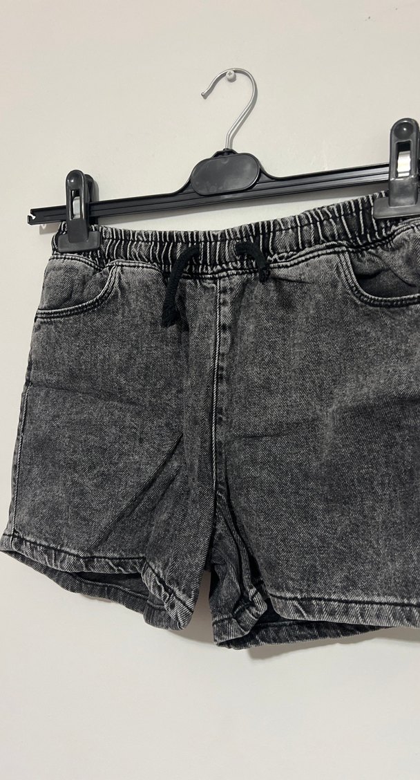 Gri Kemerli Kadın Kot Şort - Görsel 3