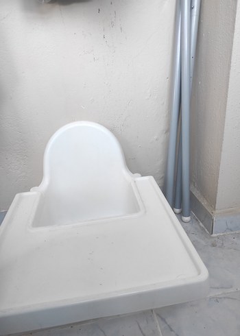 Beyaz ve Gri Çocuk Mama Sandalyesi - Görsel 2