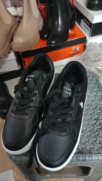 Sneaker