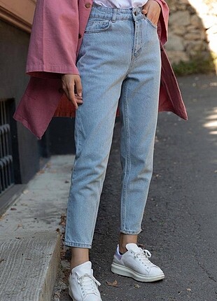 Açık mavi mom jeans boyriend kot pantolon
