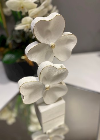 Beyaz Çiçek Figürin - Görsel 4