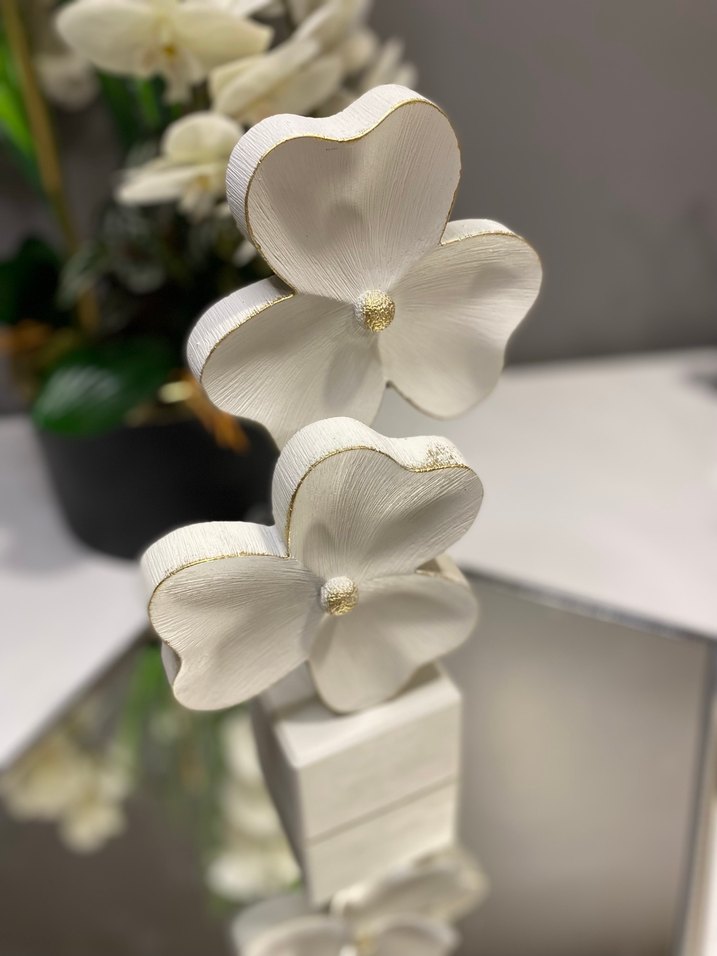 Beyaz Çiçek Figürin - Görsel 4