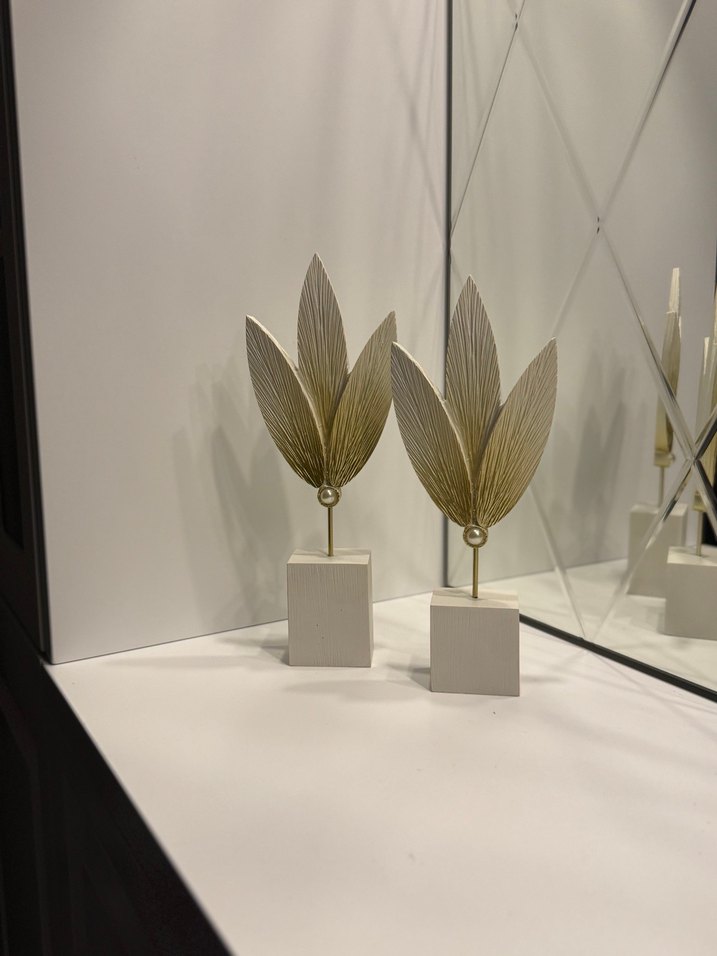 Gri yaprak figürlü beyaz dekoratif heykel - Görsel 2