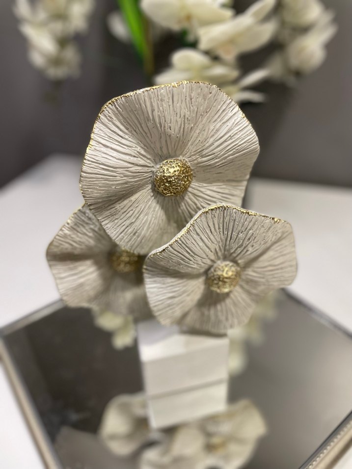 Beyaz Gri Dekoratif Çiçek Figürü - Görsel 4