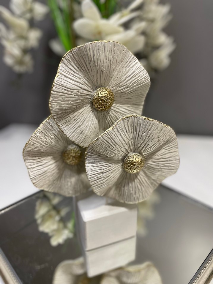 Beyaz Gri Dekoratif Çiçek Figürü - Görsel 3