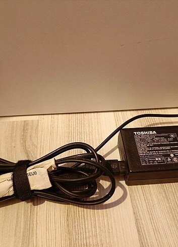 Toshiba TOSHİBA BİLGİSAYAR ŞARJ ALETİ ADAPTÖRÜ
