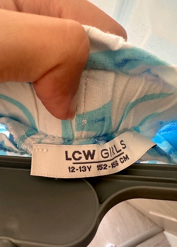 LC Waikiki Kız Çocuk Mavi Batik Desenli Bol Kesim Pantolon