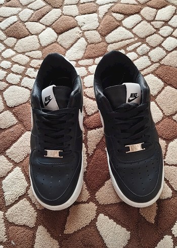 Nike Siyah Beyaz Bağcıklı Spor Ayakkabı