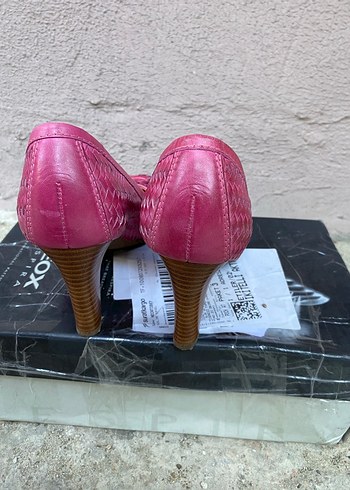 37 Beden pembe Renk Geox Pembe Yılan Desenli Tokalı Topuklu Ayakkabı