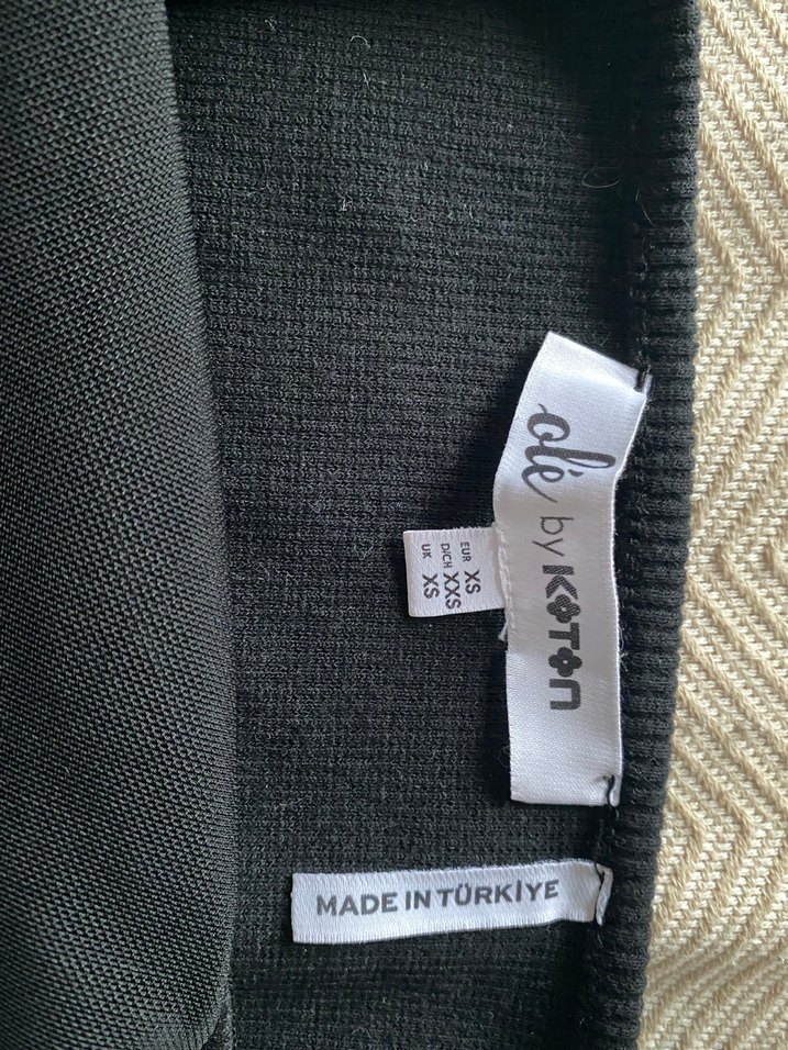 Kadın Siyah Askılı - Görsel 3