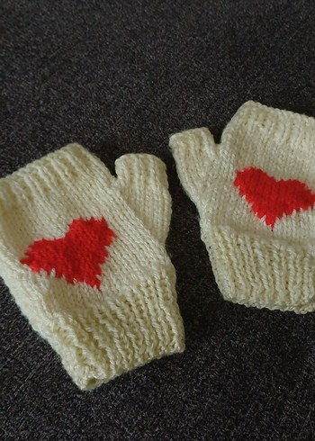 Kırmızı Kalp Detaylı Örgü Parmaksız Eldiven - Görsel 3