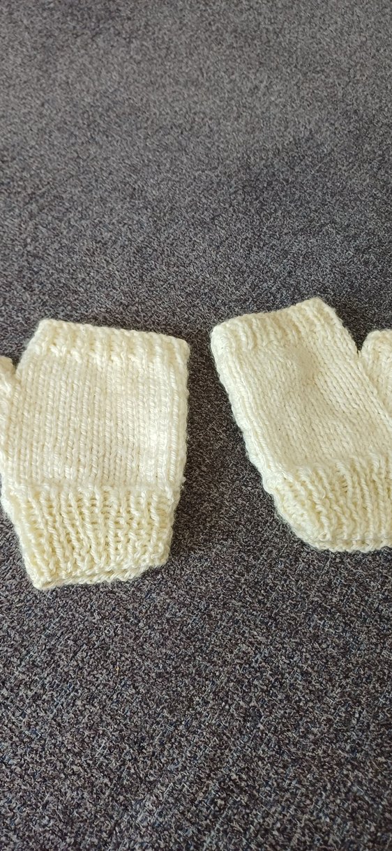 Kırmızı Kalp Detaylı Örgü Parmaksız Eldiven - Görsel 4