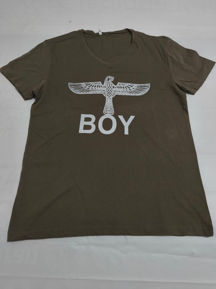 V Yaka Baskılı Tişört - Görsel 2