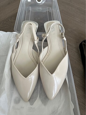 Zara Krem Rengi Sandalet