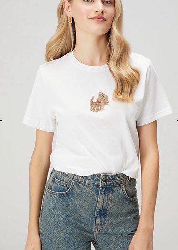 Nakışlı Beyaz Kısa Kollu tshirt - Görsel 2