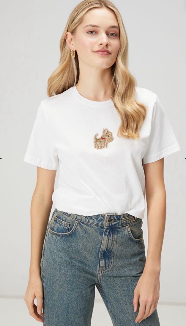 Nakışlı Beyaz Kısa Kollu tshirt - Görsel 2