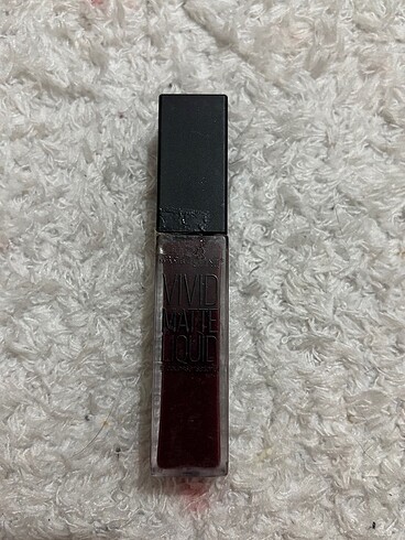 maybelline vivid matte liquid 39 corrupt cranberry