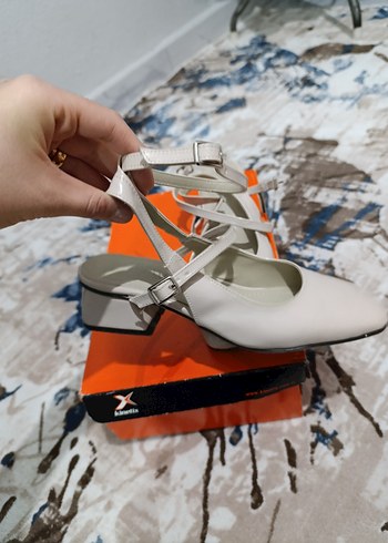 Beyaz Tokalı Stiletto Kadın Klasik Ayakkabı - Görsel 2