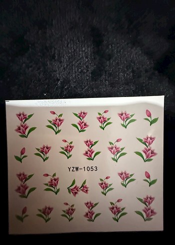 Pembe Çiçekli Renkli Tırnak Süslemeleri - Görsel 2