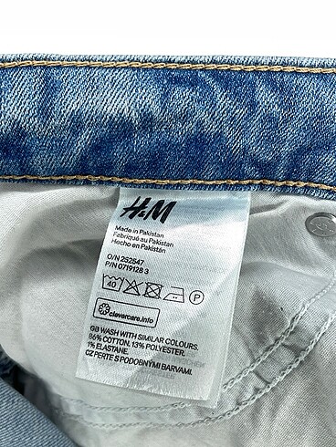 38 Beden mavi Renk H&M Bermuda / Kapri %70 İndirimli.