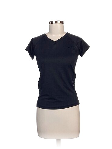 Nike T-shirt %70 İndirimli.