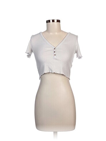 Pull and Bear T-shirt %70 İndirimli.