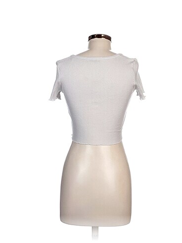 m Beden Pull and Bear T-shirt %70 İndirimli.